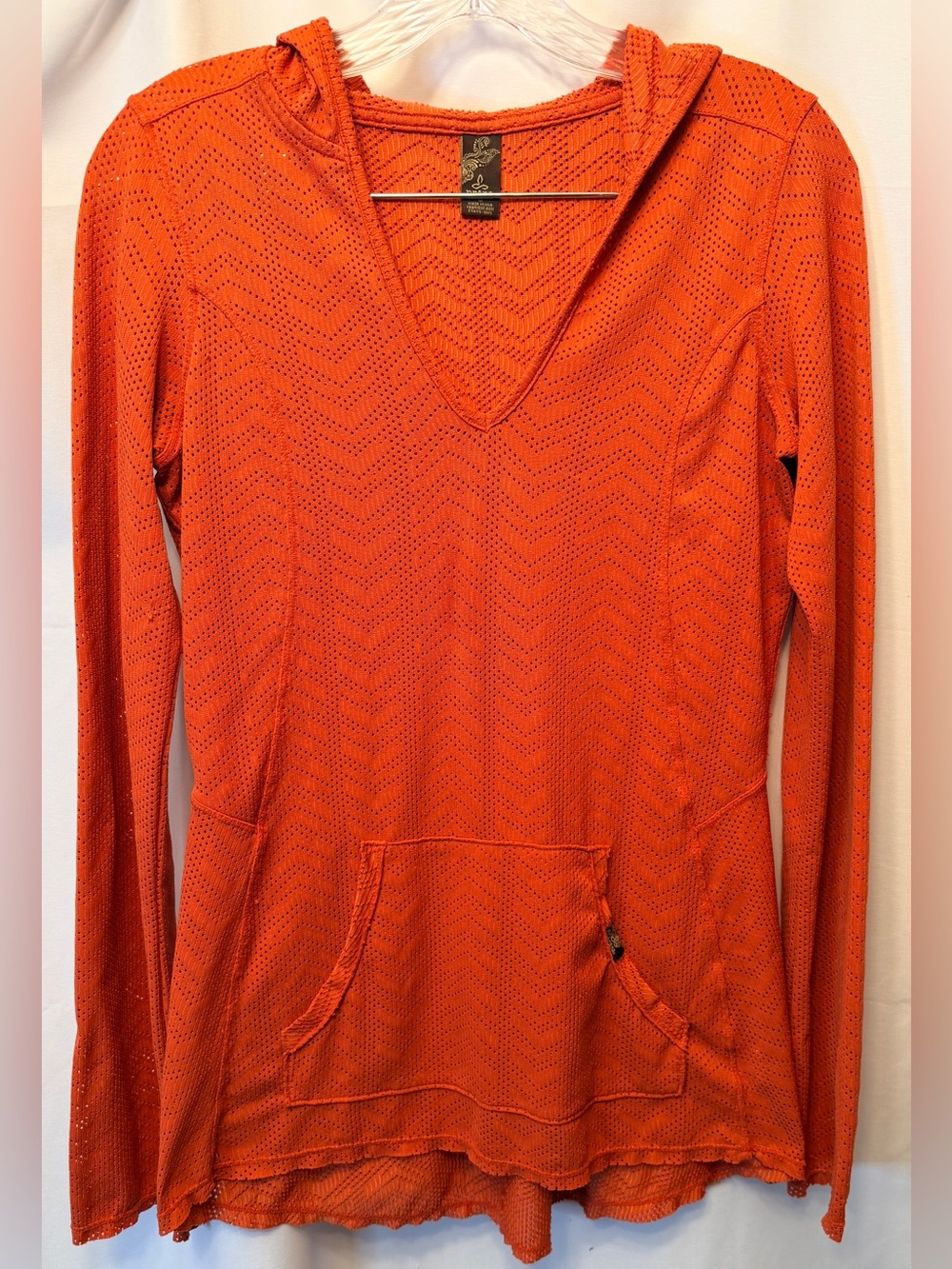 prAna Women’s Size Medium Angie Mesh Hoodie Pullover V-Neck Logo Orange USA Made - Picture 3 of 10